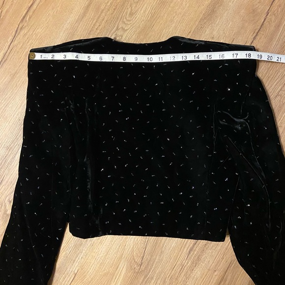 Vintage Carolina Herrera velvet special event jacket with glitter detail. - Picture 5 of 10